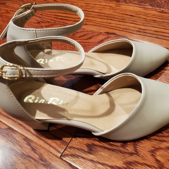 Pointed toe low block heels - Picture 1 of 5